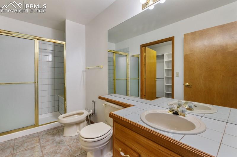 Bathroom connected to 2nd bedroom