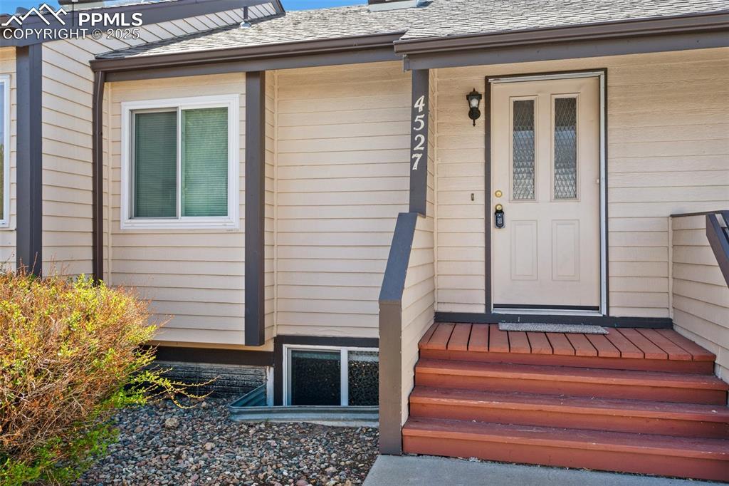 4527 Lamplighter Circle photo 2