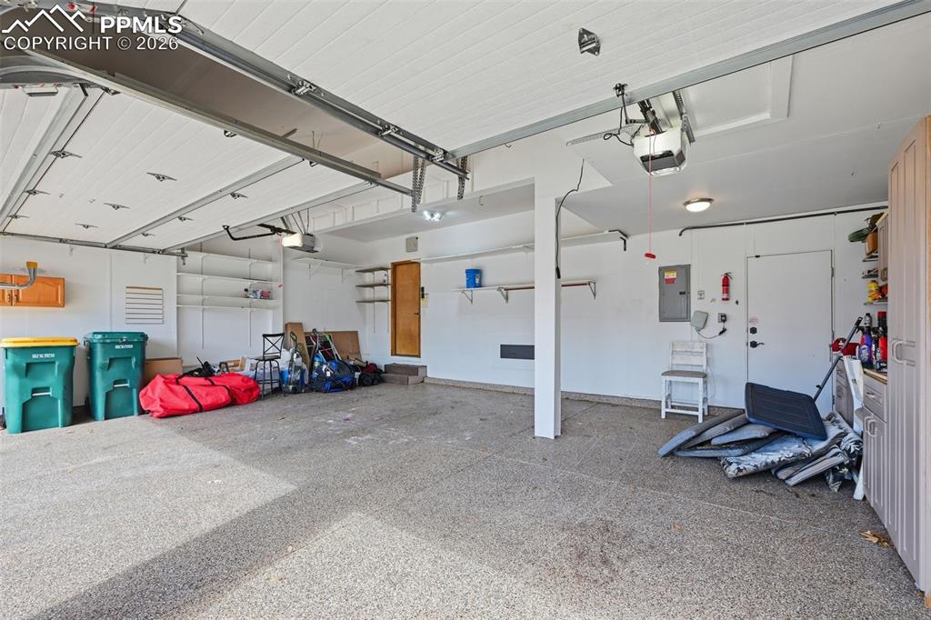 2860 Helmsdale Drive photo 3