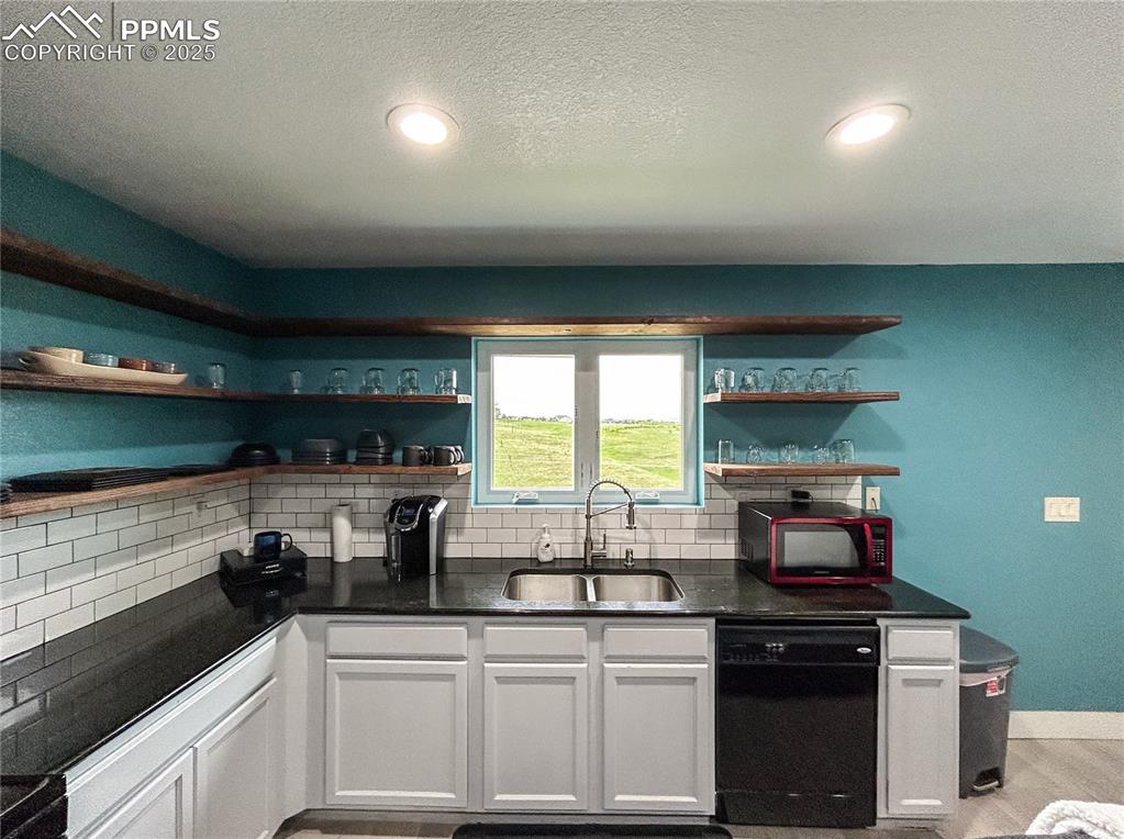 Cute Kitchen with ample space
