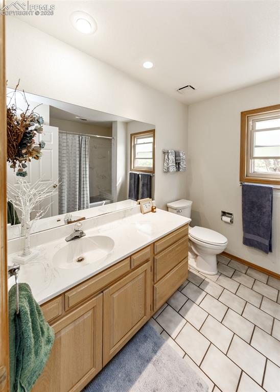 Main floor full bathroom, featuring a well-lit space with modern fixtures and a comfortable layout, perfect for everyday use and guests.