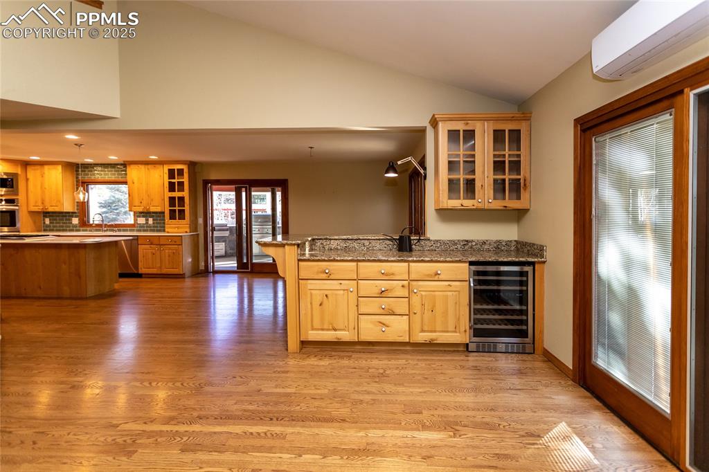 View to the dining room
adjacent to the kitchen