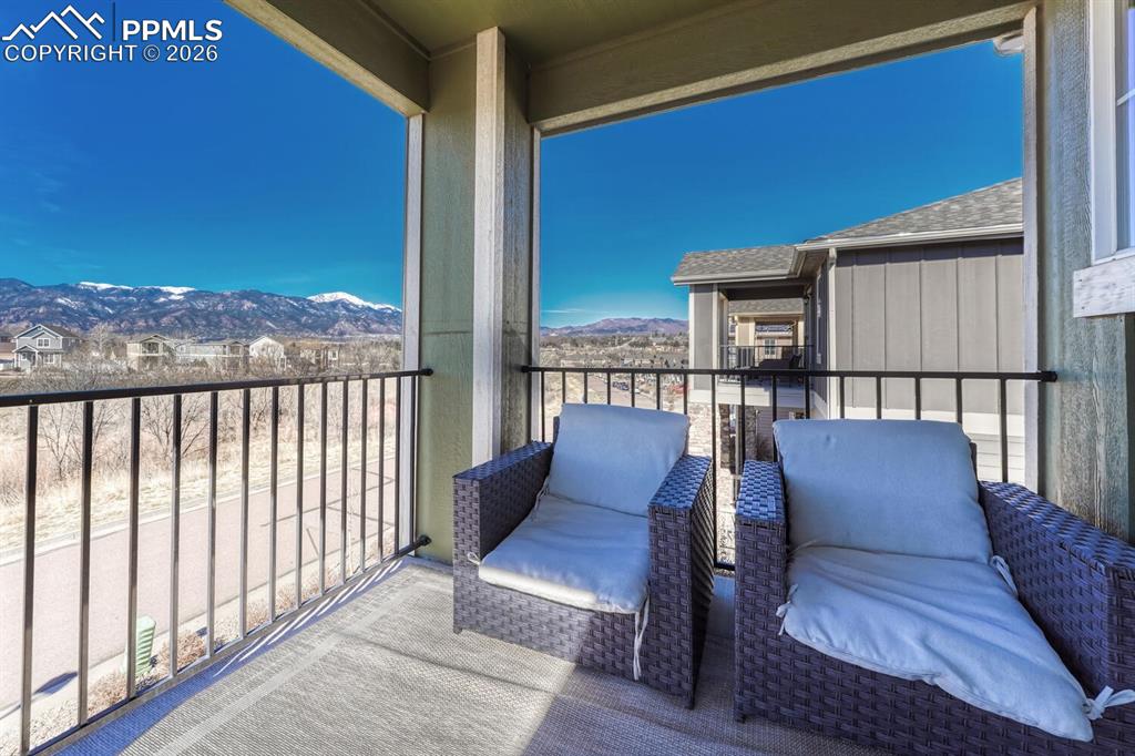 898 Antrim Loop photo 2