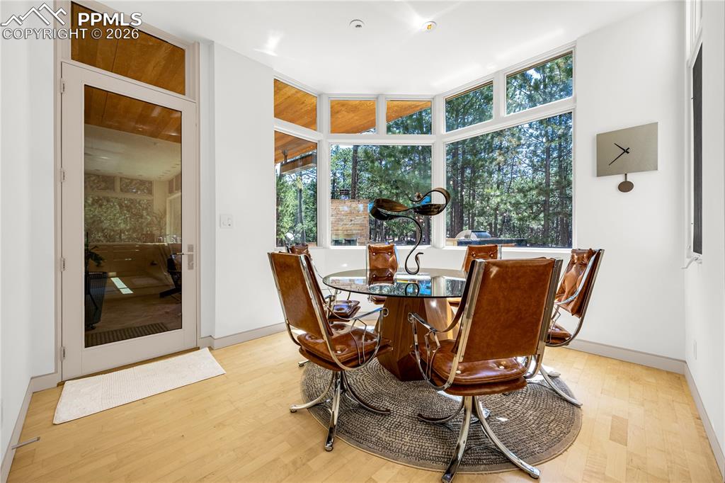 Breakfast nook & pantry