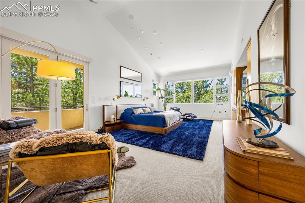 Primary suite w/ private walk-out balcony