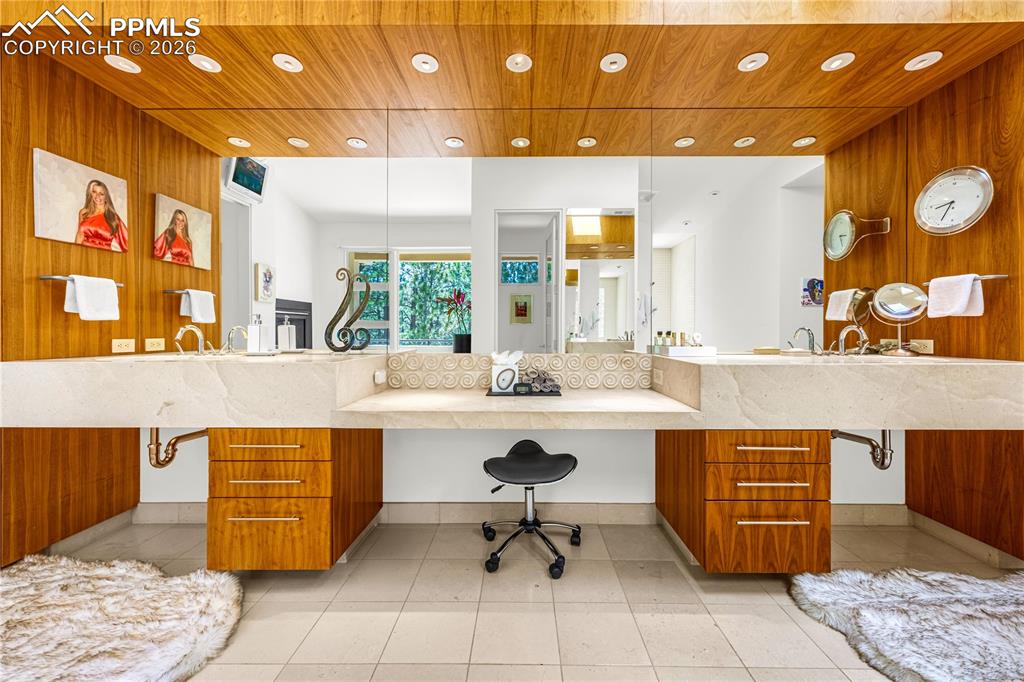 Dual sink vanity & makeup counter