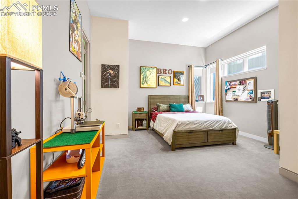 Bedroom 4 w/ en-suite bath