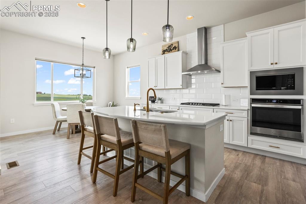 Kitchen and Breakfast Area
