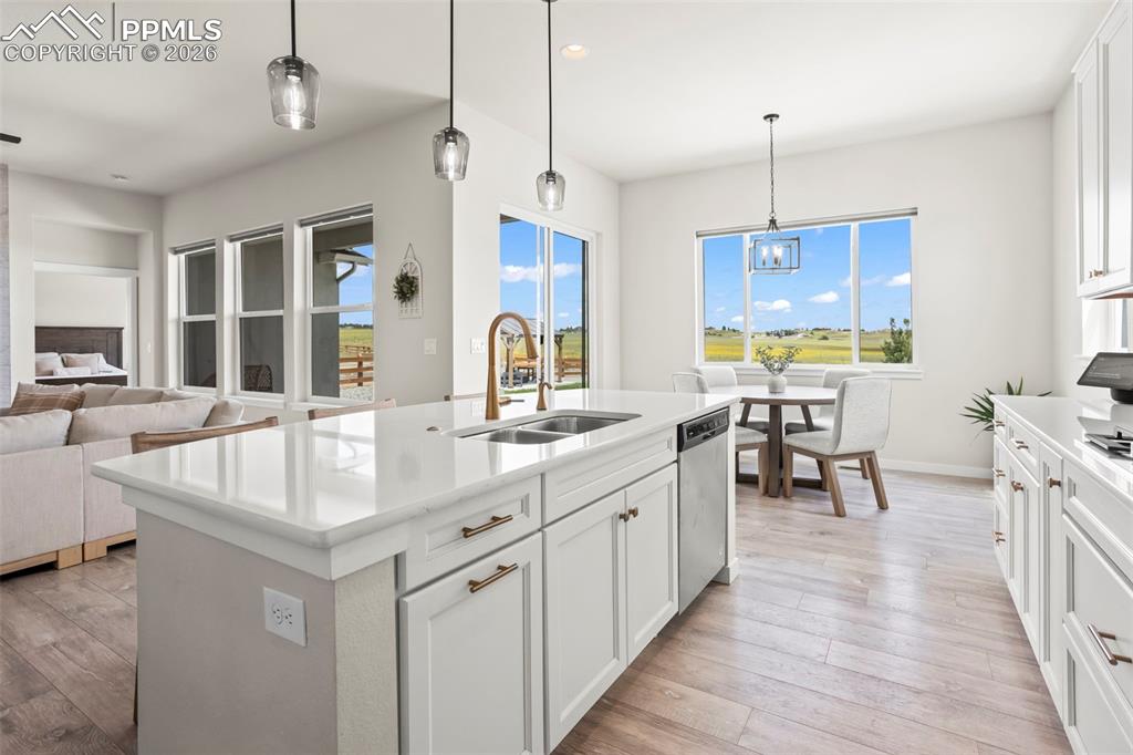 Kitchen & Breakfast Area with Patio Access
