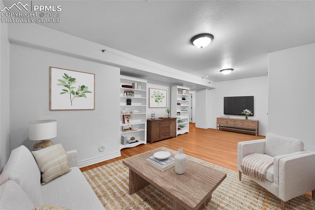 Virtually staged - lots of possibilities