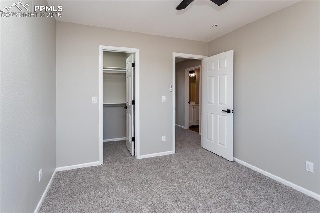 shows the walk-in closet.