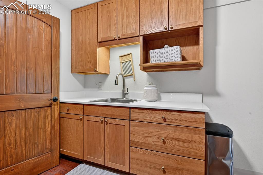 Another view of the spacious laundry room!