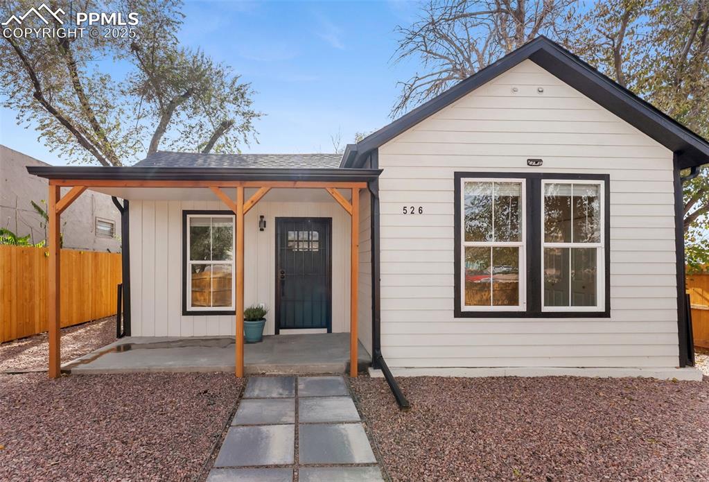 526 W 9th Street photo 2