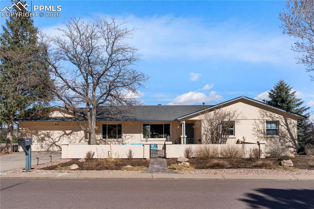 870 Point Of The Pines Drive