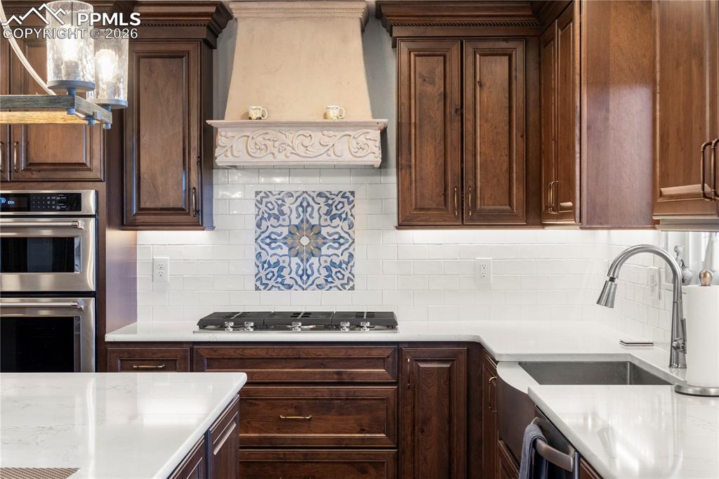 870 Point Of The Pines Drive