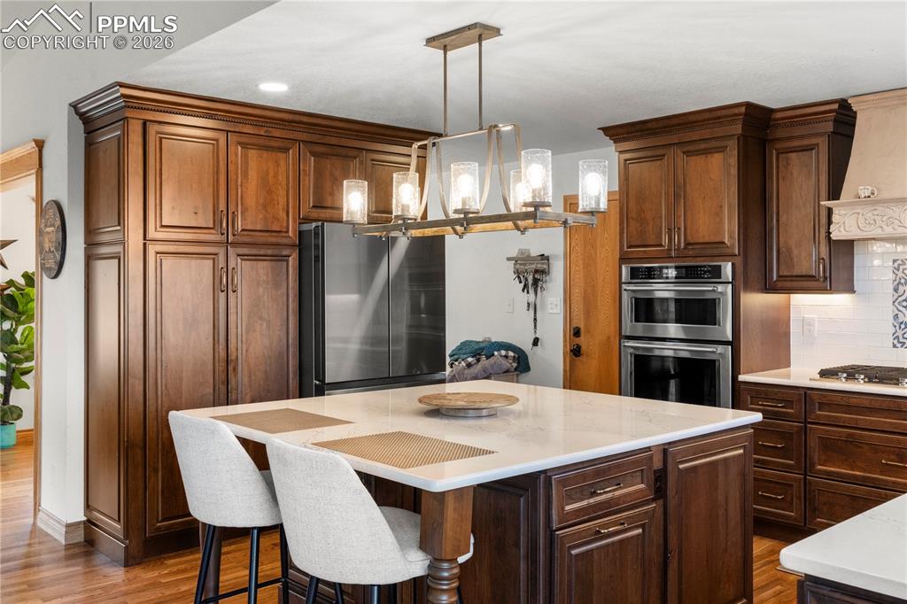 870 Point Of The Pines Drive