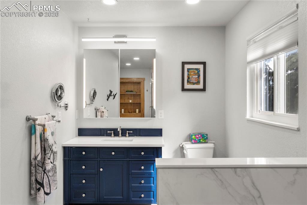 870 Point Of The Pines Drive