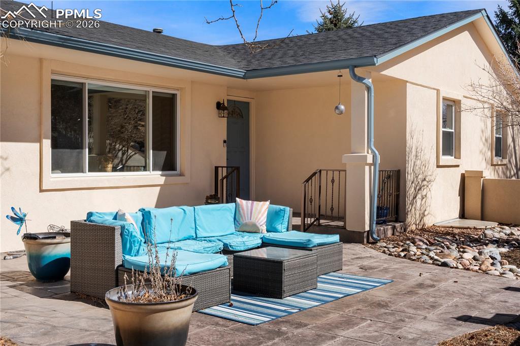 870 Point Of The Pines Drive photo 3