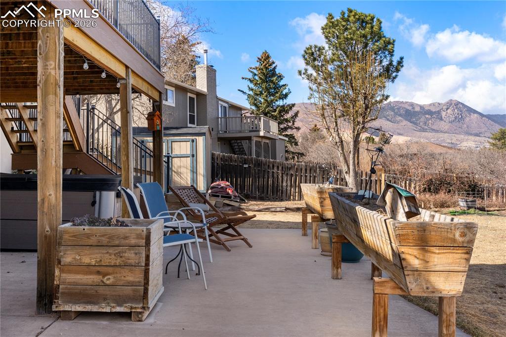 Fully fenced back yard, shed and tons of entertaining space. 