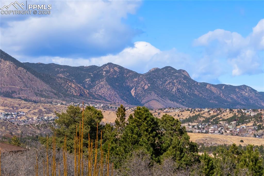 870 Point Of The Pines Drive