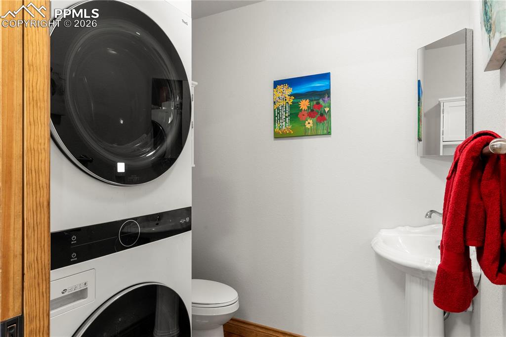 Main level 1/2 bath with stackable washer and dryer. 