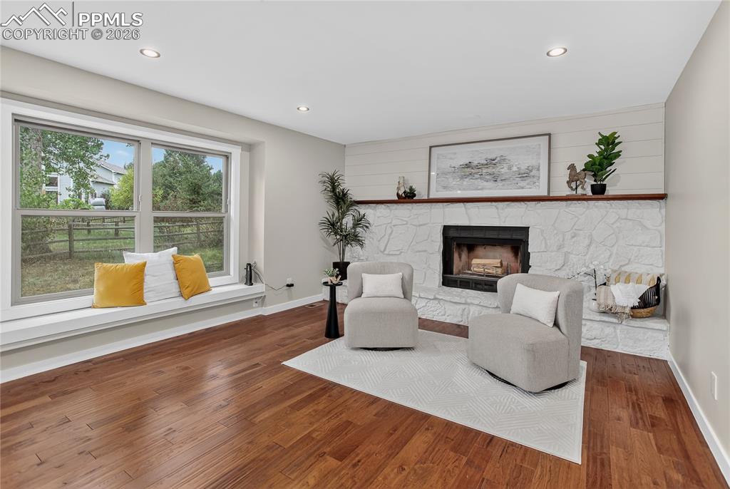 Family room w/ fireplace