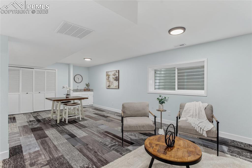 Spacious rec room w/ wet bar