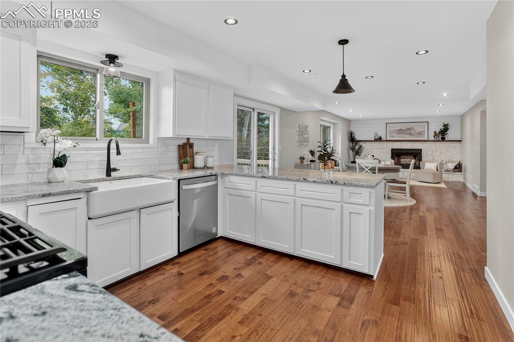 Stone counters & farm-style sink