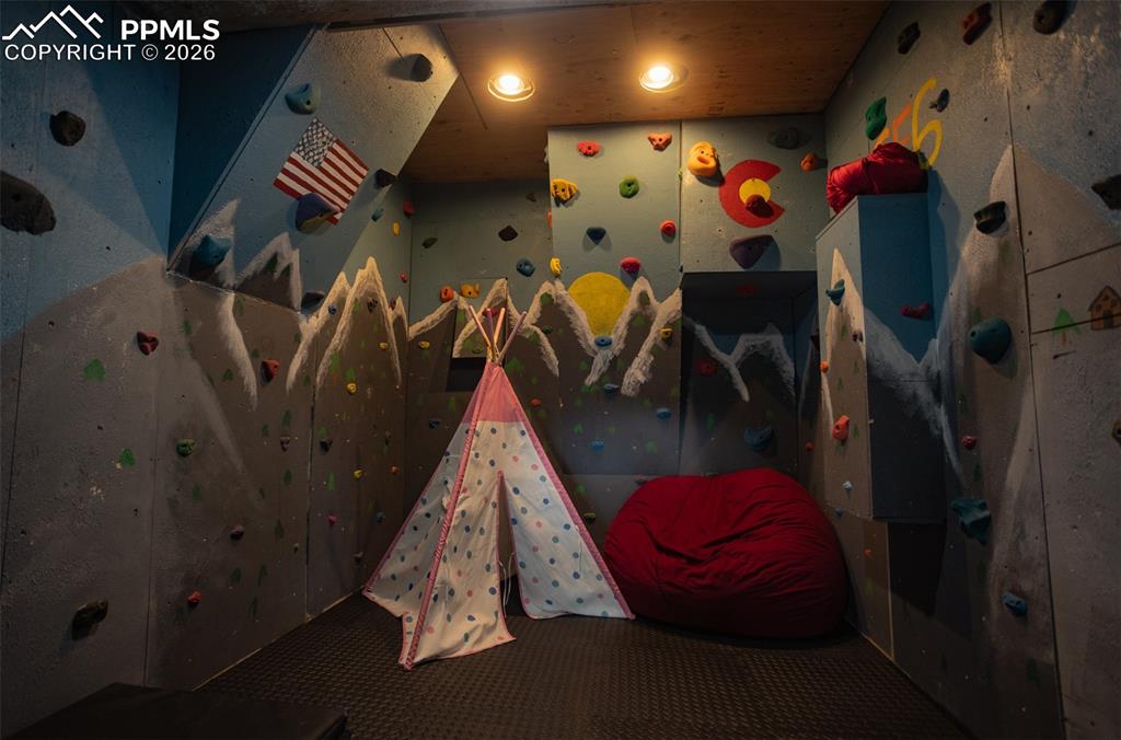 Climbing room