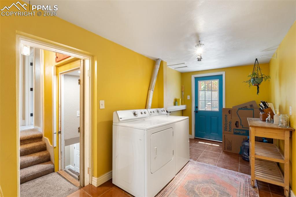 Washroom with light tile patterned floors and independent washer and dryer