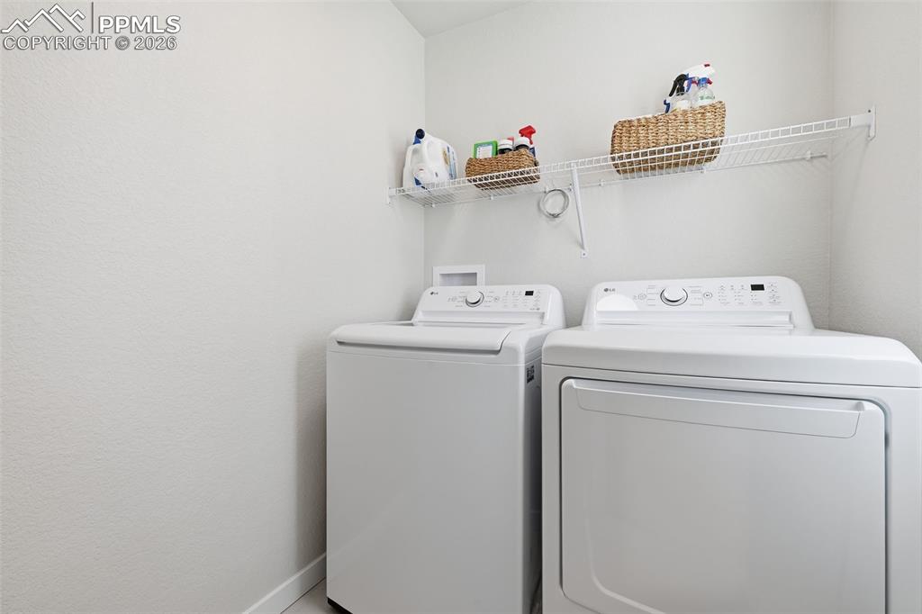 Spacious laundy room with window!