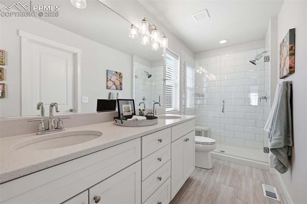 Large Master Bath with double vanity and walk-in shower!