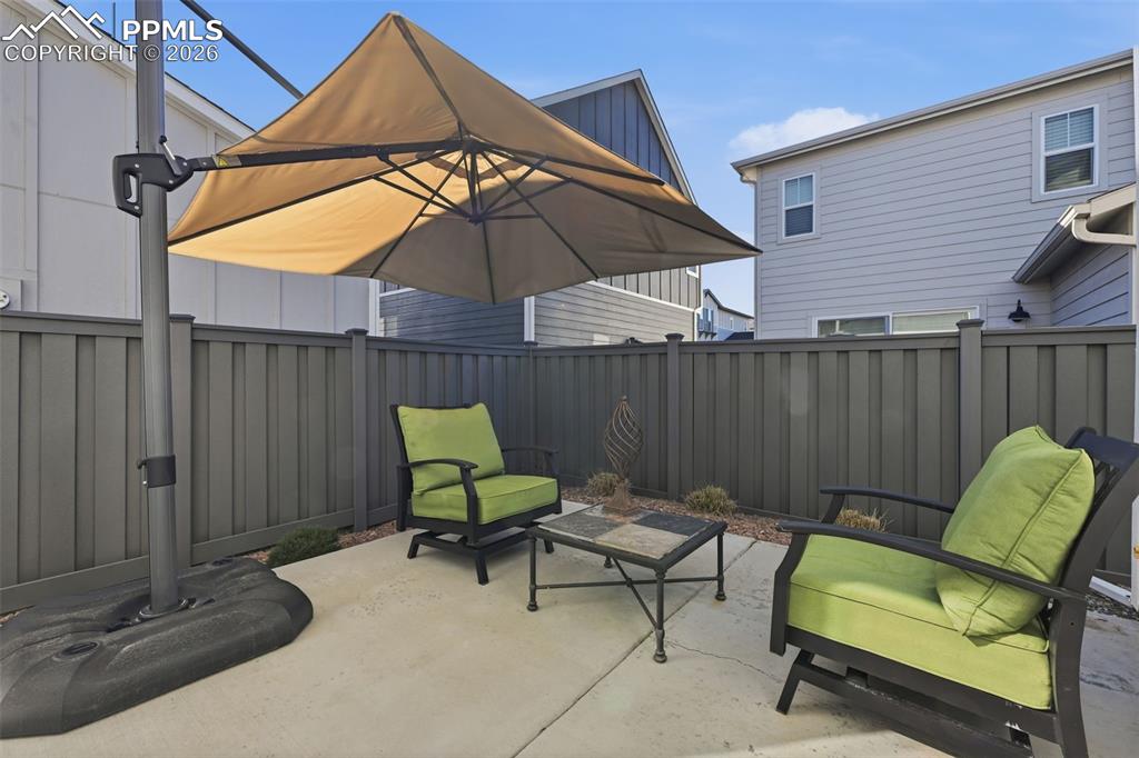 Fully fenced in back yard!