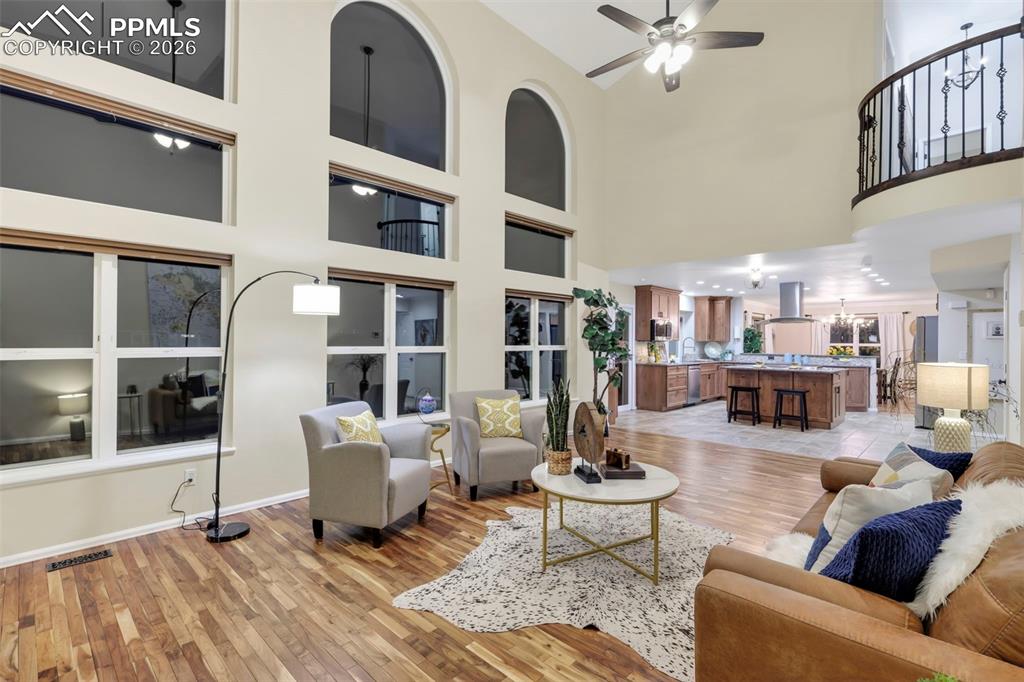 Living room with light wood-type flooring and ceiling fan