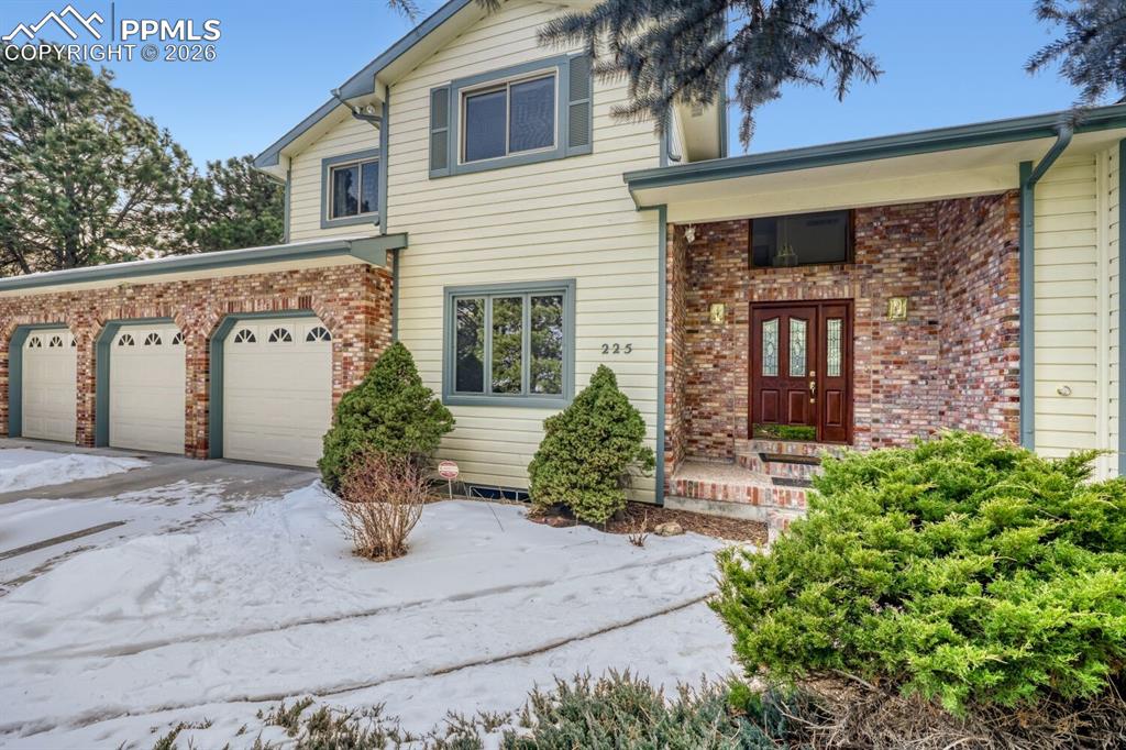 225 Sugarbush Drive photo 3