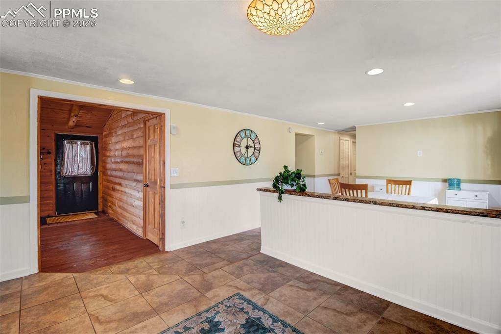 Open concept breakfast area in-between kitchen and dining room 
