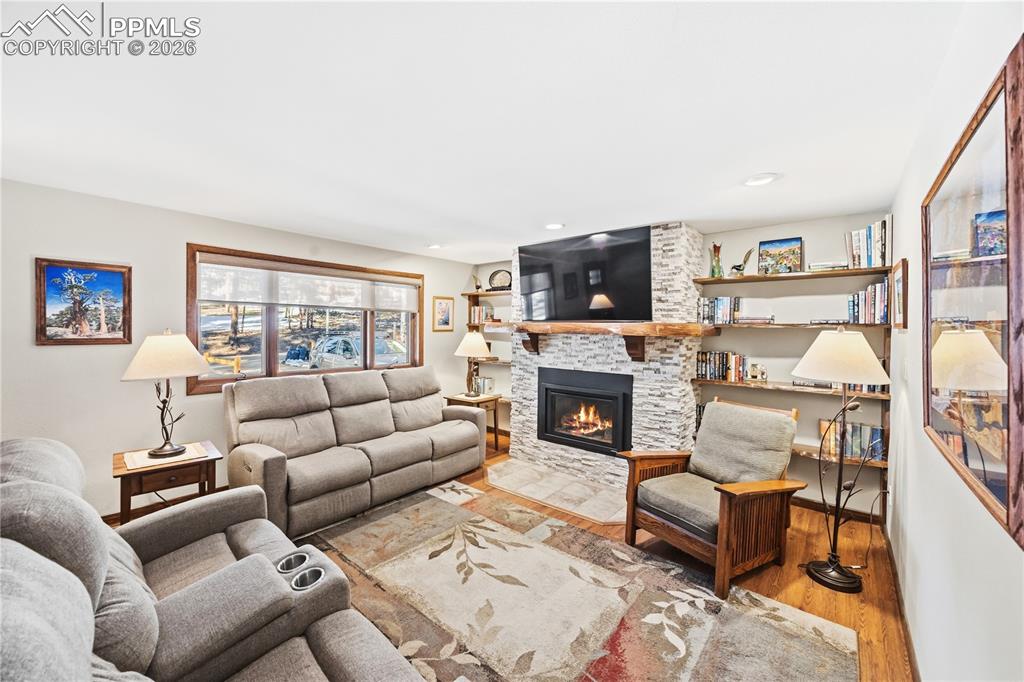 High efficiency gas fireplace