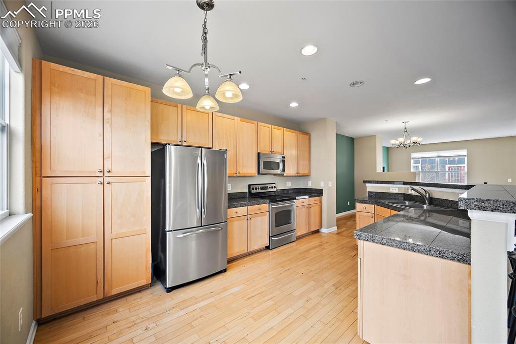 Stainless steel appliances with granite counter tops and tons of cabinetry along with big pantry. 
