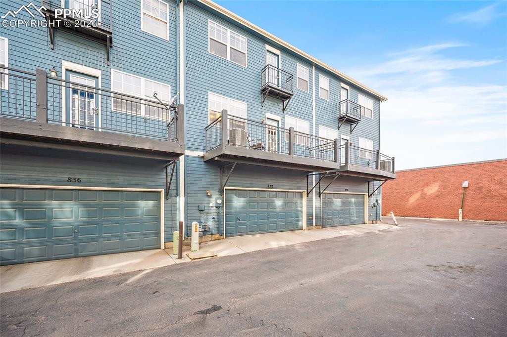 Large oversized 2 car garage!