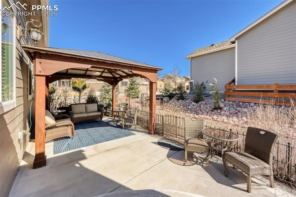Backyard Patio/Pergola