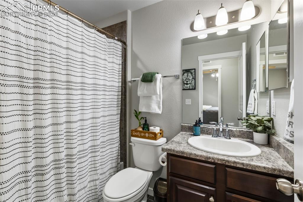 Upstairs full bathroom