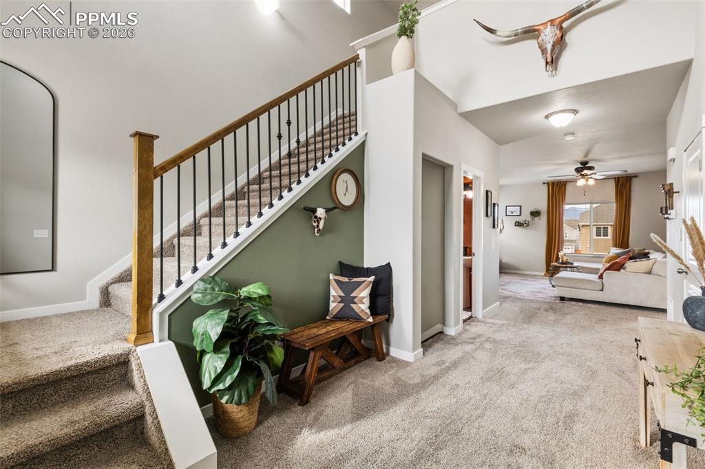 Spacious entrance with vaulted ceiling