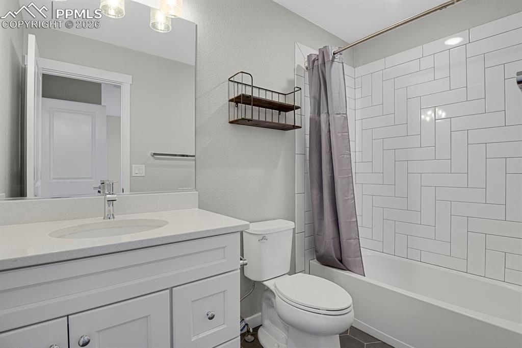 En suite Bathroom for second bedroom with shower / bath combo