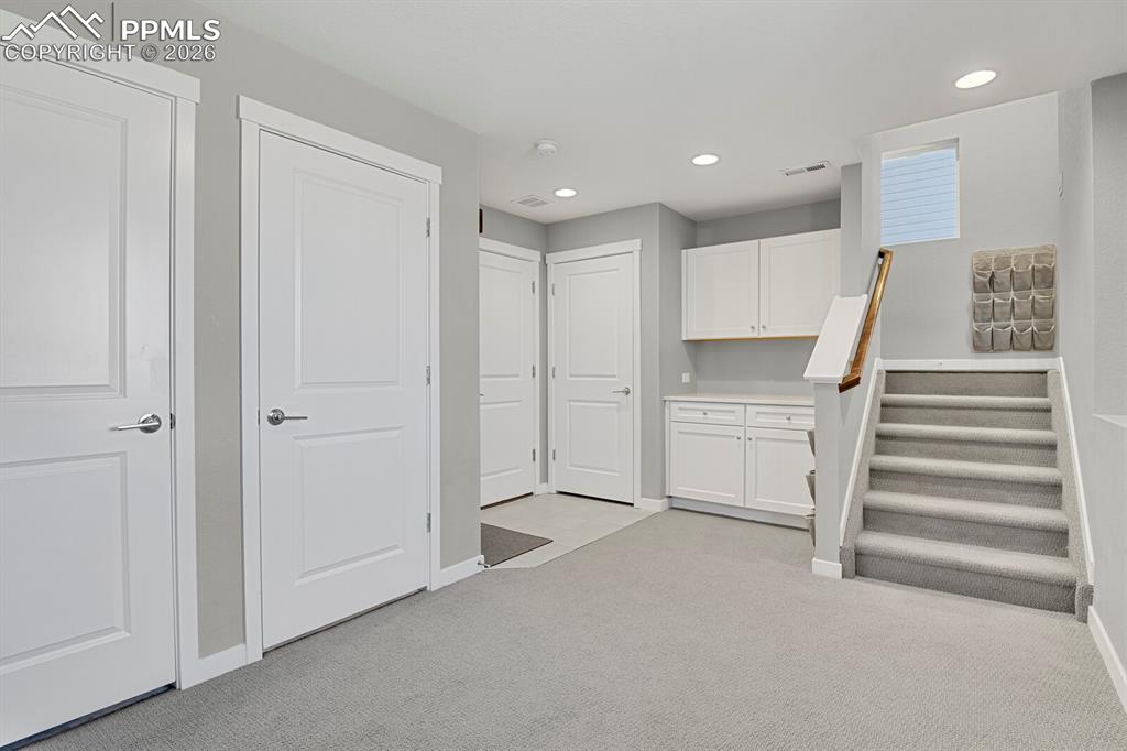  Flex space with its own closet that can be used as a 3rd bedroom , office or exercise 