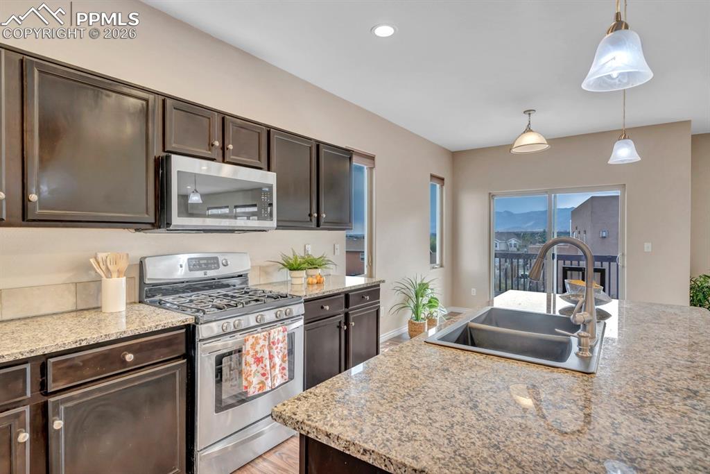 Gourmet Kitchen with Granite
