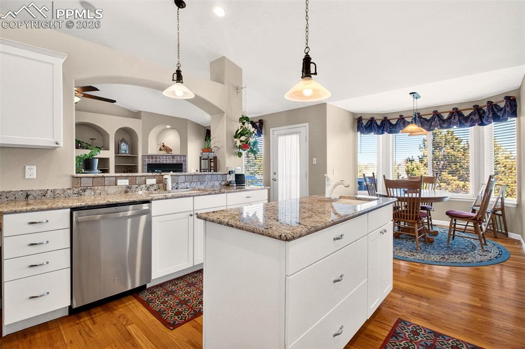 Lots Of Cabinets, And Counter Space, Cozy Breakfast Nook Overlooking The Private Yard.