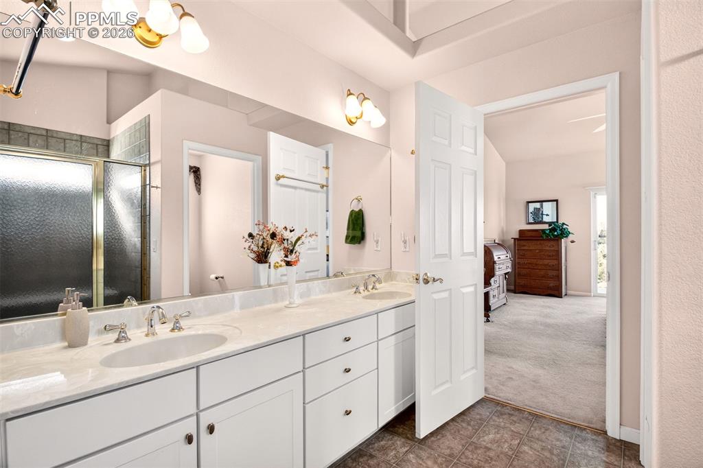 5-Pc Master Bath With  Walk-In Closet