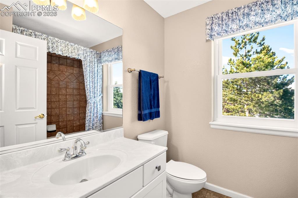 Guest Bath (Main Level)