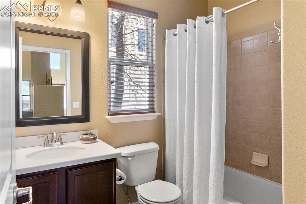 Main level full bath. 