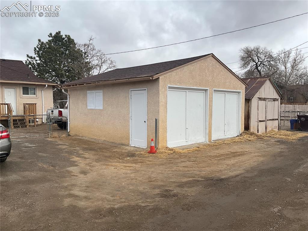 2 car detached garage